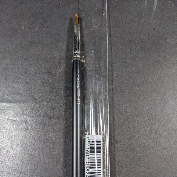 MAC 209 Eyeliner brush - Picture 1 of 2